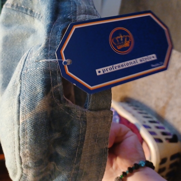 Hat - Picture 2 of 4